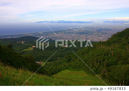 手稲山から見る霧の石狩湾と増毛山地 49167833