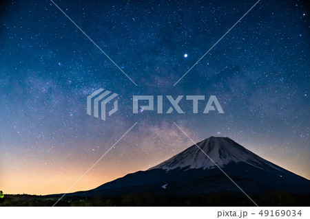 《絶景》富士山と天の川・精進湖 49169034