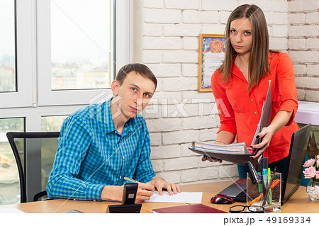 The secretary brought documents to the manager for The secretary brought documents to the manager for 49169334