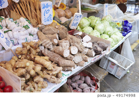 アジアの野菜売り場　生姜 49174998