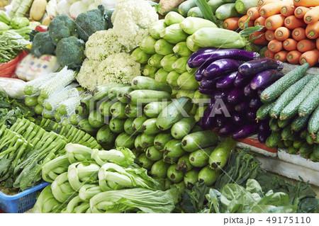 アジアの野菜売り場　夏野菜 49175110