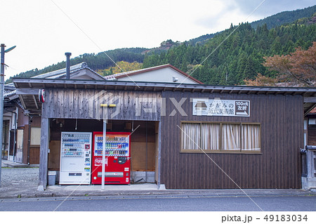 自動販売機と建物 自動販売機と建物 49183034