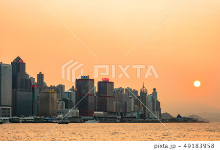香港　ビクトリア・ハーバー　サンセット 49183958