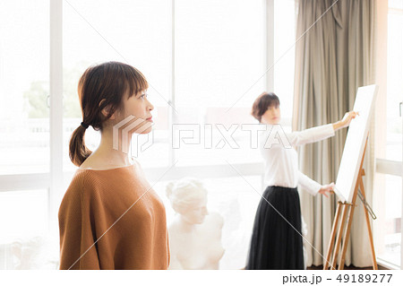 美術 アトリエ 人物デッサンの写真素材