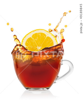 Splash from slice of lemon in cup of tea 49189845