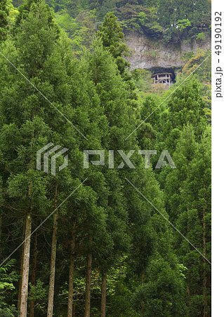 鳥取県 三徳山三佛寺投入堂 断崖に建つ日本の国宝建築 49190192