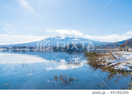 Mountain Fuji San at  Kawaguchiko Lake. 49190260