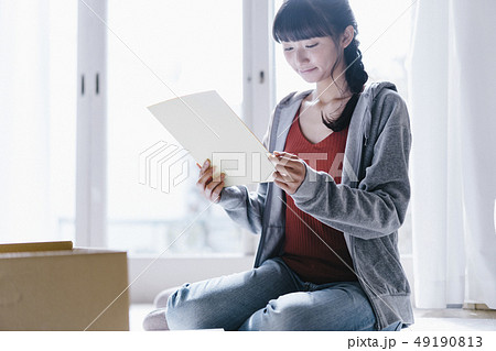 女性　ライフスタイル　色紙 49190813