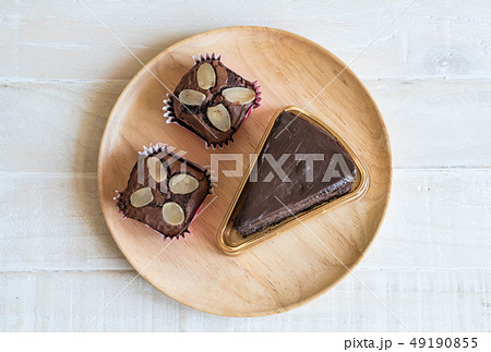 brownies and chocolate cake 49190855