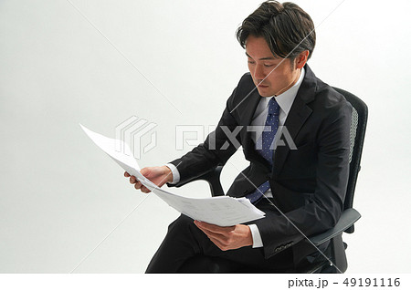仕事をしているビジネスマン 49191116