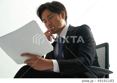 仕事をしているビジネスマン 仕事をしているビジネスマン 49191183
