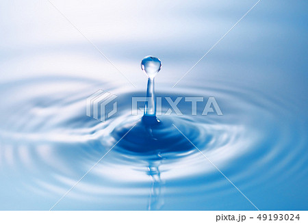 水滴の波紋　 49193024