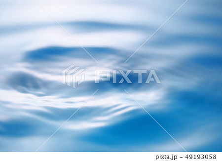 水滴の波紋　 49193058