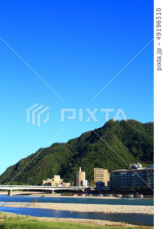 岐阜市　都市風景(岐阜城と長良川温泉） 49196510