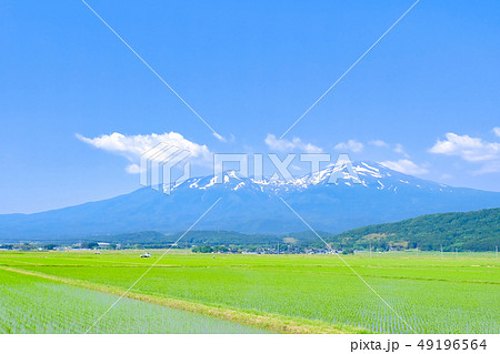 酒田市から望む初夏の鳥海山 酒田市から望む初夏の鳥海山 49196564