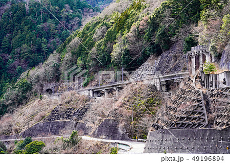 大井川鐵道井川線 長島ダム駅付近より鉄道日本一急勾配を望む 大井川鐵道井川線 長島ダム駅付近より鉄道日本一急勾配を望む 49196894
