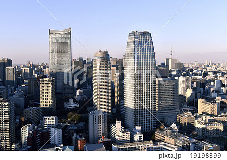 日本の東京都市景観　虎ノ門や愛宕、大手町、東京スカイツリーなど望む 49198399