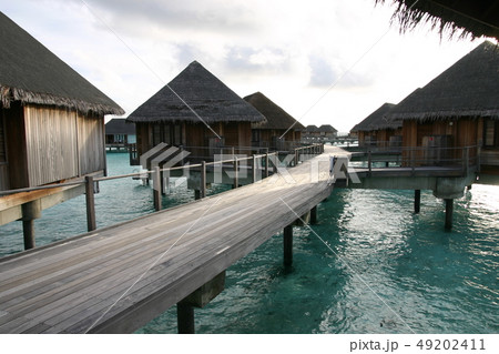 モルディブの水上コテージ モルディブの水上コテージ 49202411