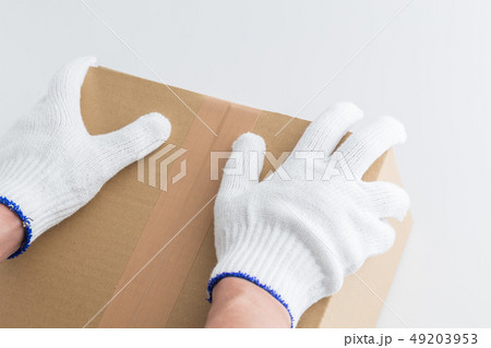 荷物を運ぶ手元 荷物を運ぶ手元 49203953