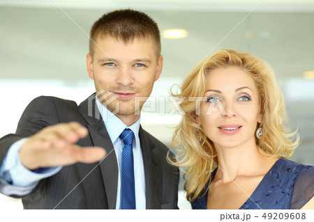 Businessman in suit show to mature woman something amazing 49209608