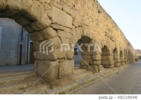 世界遺産　セゴビアの水道橋に沿って歩いた時の終着点 49210046