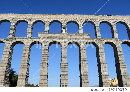世界遺産 2000年の歴史を誇るセゴビアのローマ水道橋 世界遺産 2000年の歴史を誇るセゴビアのローマ水道橋 49210050