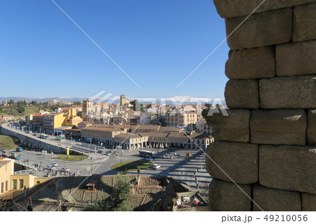 世界遺産　2000年の歴史を誇るセゴビアのローマ水道橋 49210056