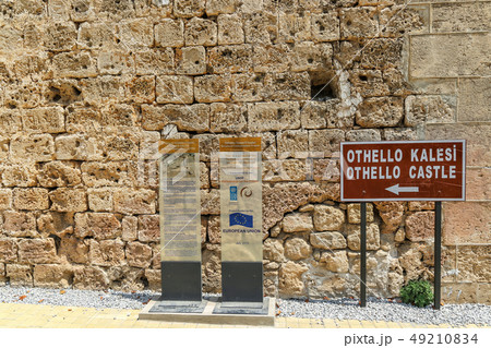 Sign OTHELLO CASTLE in Turkish and English 49210834
