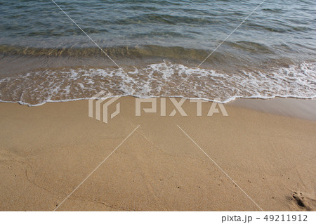 水しぶき ビーチ 浜 49211912