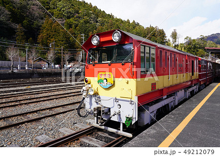 大井川鐵道井川線 千頭駅に停車中のトロッコ列車 大井川鐵道井川線 千頭駅に停車中のトロッコ列車 49212079