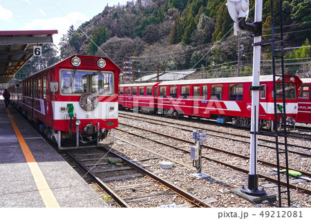 大井川鐵道井川線 千頭駅に停車中のトロッコ列車 大井川鐵道井川線 千頭駅に停車中のトロッコ列車 49212081
