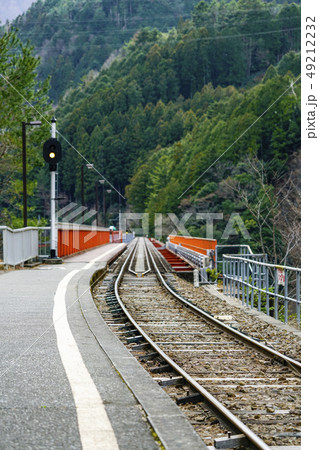 大井川鐵道井川線 小雪舞う奥大井湖上駅 大井川鐵道井川線 小雪舞う奥大井湖上駅 49212232