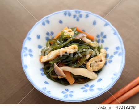 切り昆布としめじのおいしい煮物 切り昆布としめじのおいしい煮物 49213209