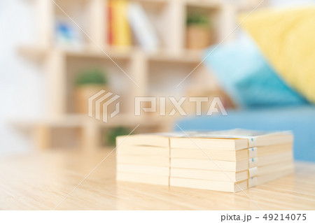 お金　大金　札束　副業　本職　金融　経済　一万円札　1万円札　壱萬円札　日本円　100万円　百万円 49214075