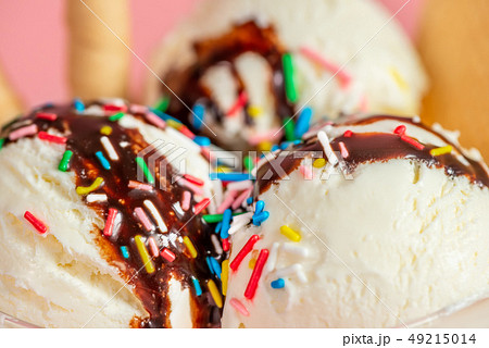 close up of vanilla flavor ice cream in glass bowl 49215014