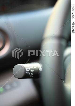 運転席 (自動車 レンタカー 外車 国産車 おでかけ 外出 乗用車 発車 停車 交通 乗り物 駐車) 49216822