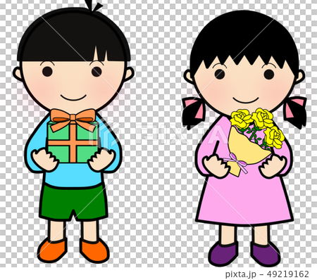 プレゼントとバラの花束を持つ男の子と女の子 プレゼントとバラの花束を持つ男の子と女の子 49219162