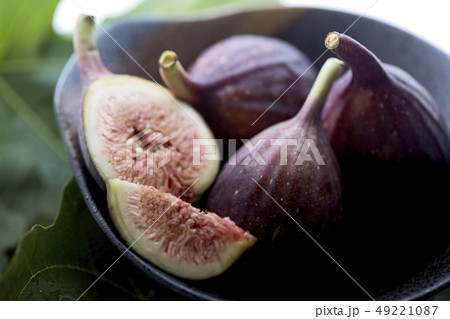 figs in a a bowl with fig leaf figs in a a bowl with fig leaf 49221087