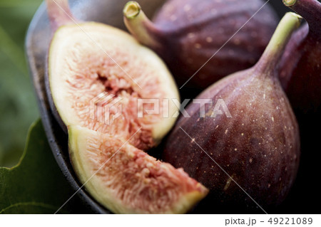figs in a a bowl with fig leaf figs in a a bowl with fig leaf 49221089