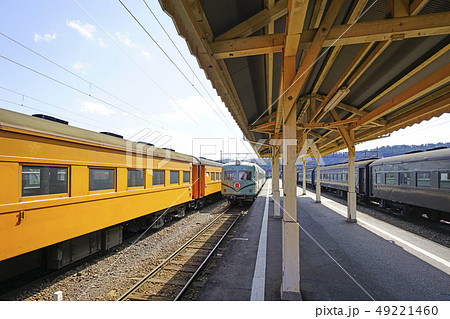 大井川鐵道　新金谷駅の旧型客車　 49221460