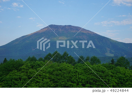 麓からの黒姫山 49224844