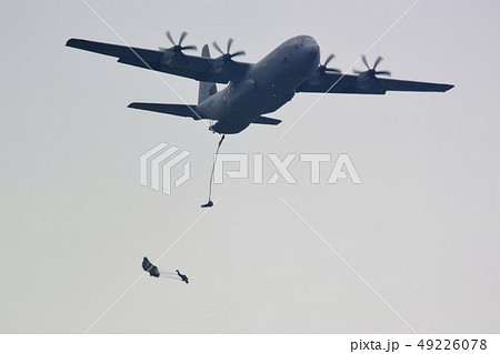 アメリカ空軍のC-130J-30輸送機 アメリカ空軍のC-130J-30輸送機 49226078