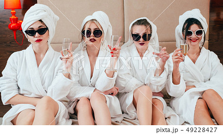 urban leisure lifestyle women champagne bare legs urban leisure lifestyle women champagne bare legs 49228427