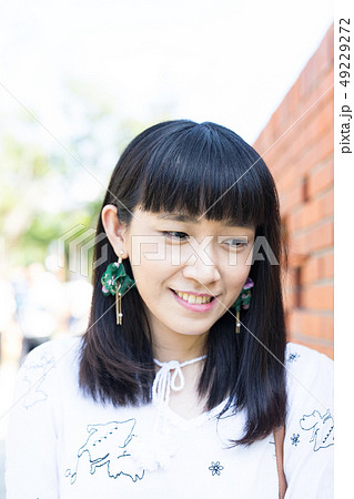 女性 メス 女の人 49229272