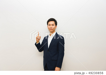 [日本人] ここがポイントですのポーズ 49230856