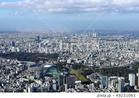 東京の青山上空から四谷方向を空撮 49231063