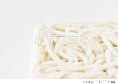 冷凍したうどんの麺 49239168
