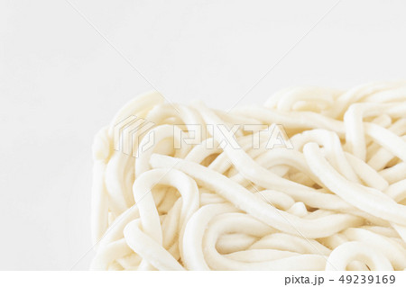 冷凍したうどんの麺 49239169
