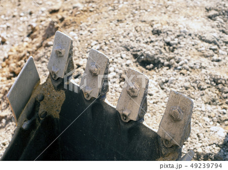 重機のバケットの爪 重機のバケットの爪 49239794