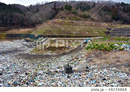 埋め立てごみの処分場 埋め立てごみの処分場 49239868